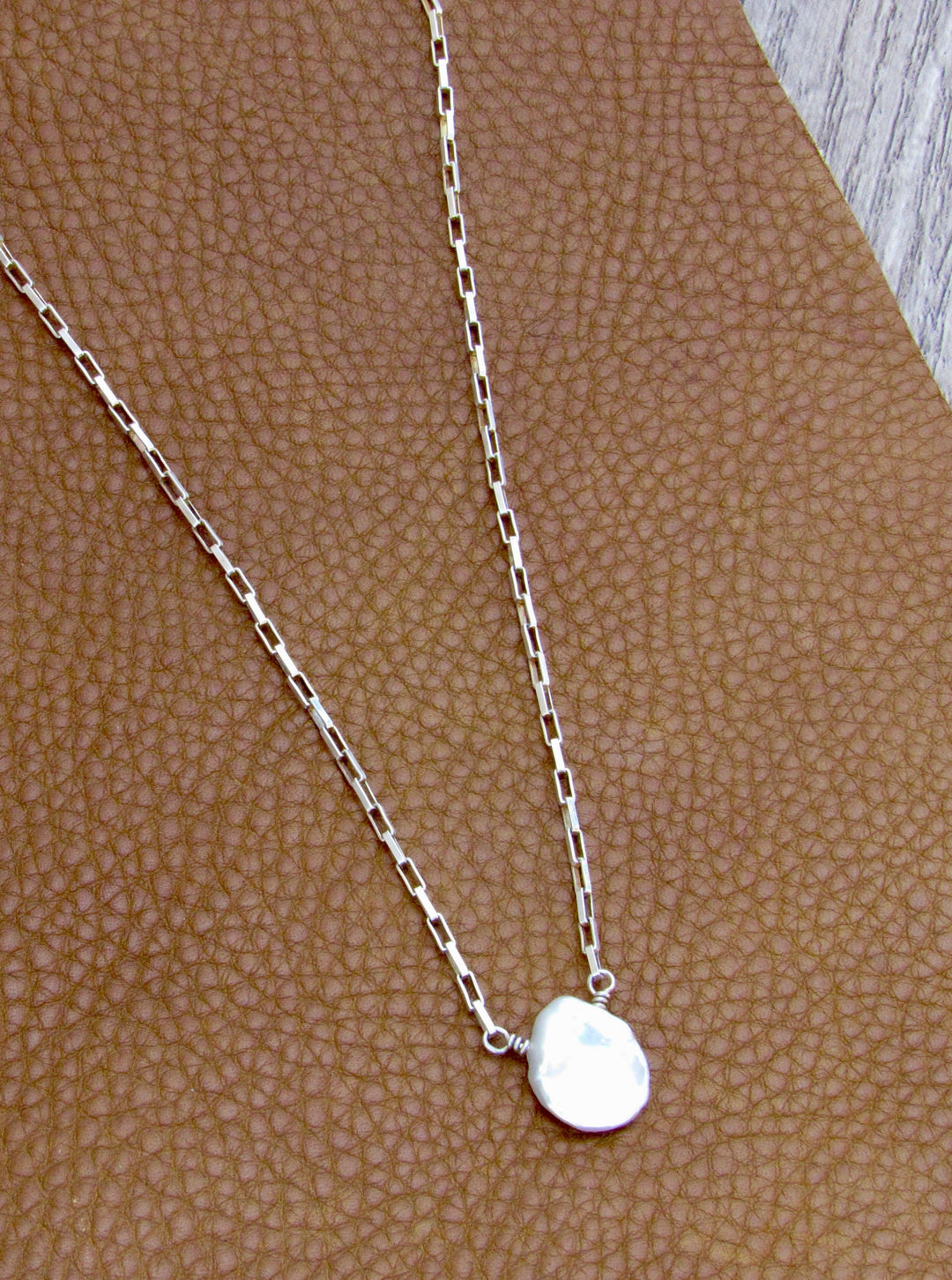 Simple Petal Pearl Necklace