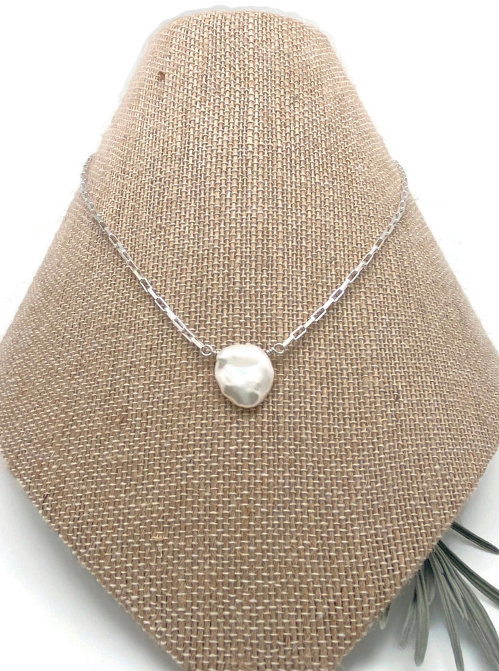 Simple Petal Pearl Necklace